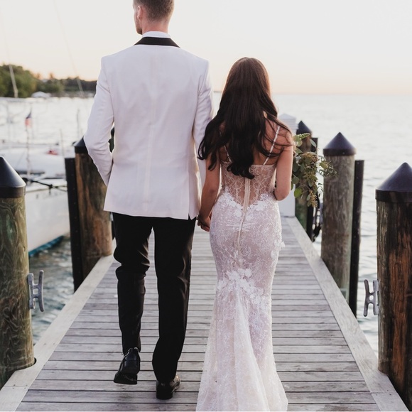 Berta Wedding Gown - Picture 7 of 8